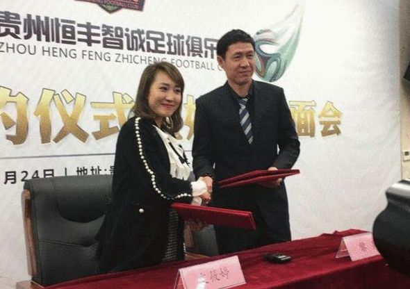 男人扒开女人的腿