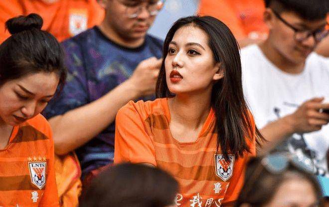 嗯啊巨大h女皇h